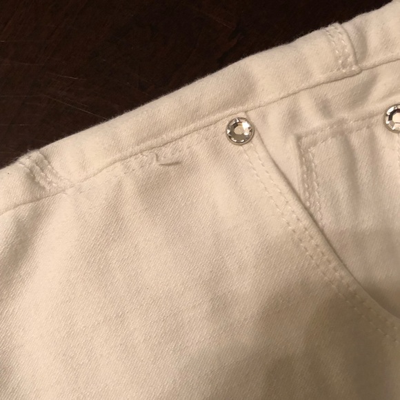 White Premium Jeans - Picture 3 of 8